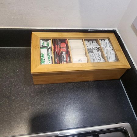 Garland Modern Apartment, Dartford 1 With Parking Extérieur photo