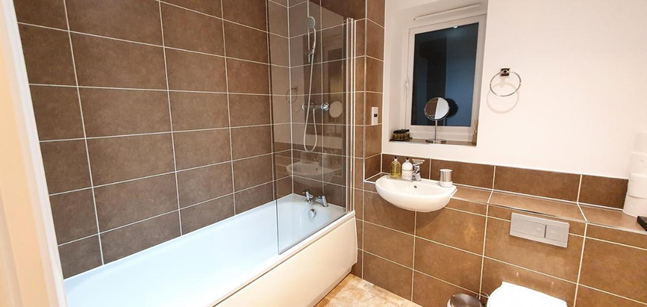 Garland Modern Apartment, Dartford 1 With Parking Extérieur photo