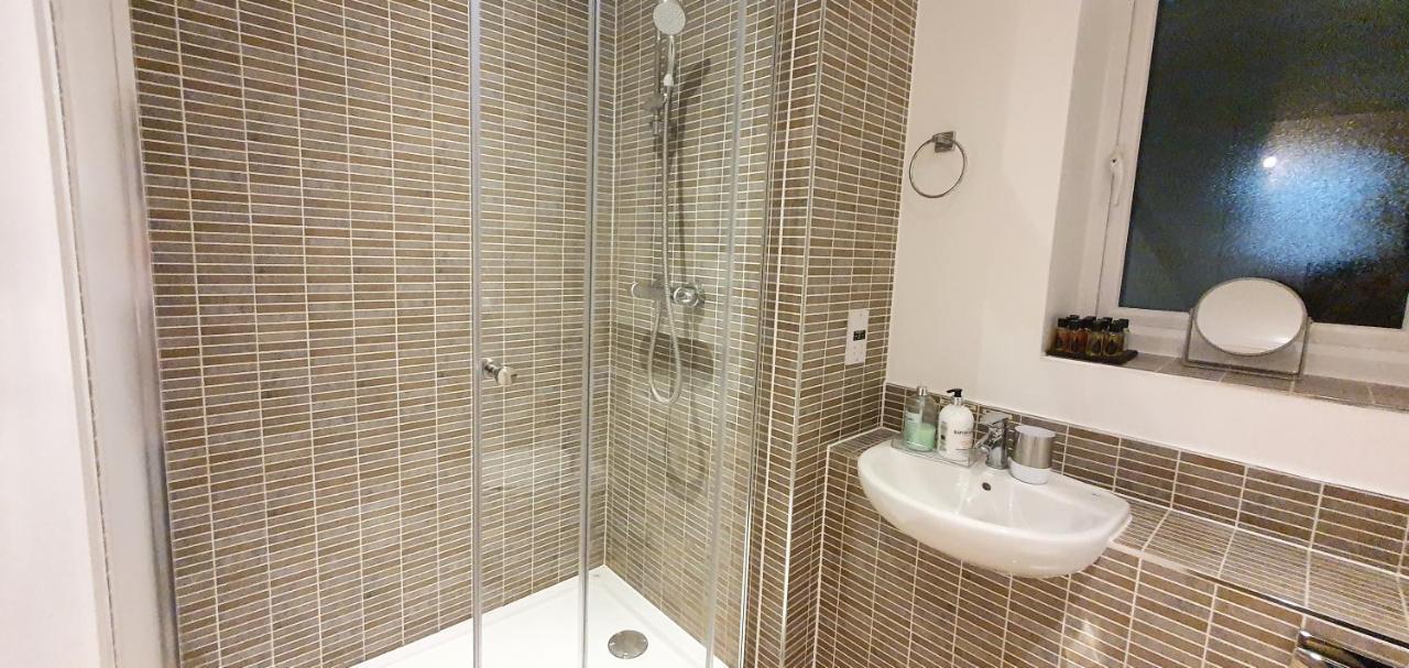 Garland Modern Apartment, Dartford 1 With Parking Extérieur photo
