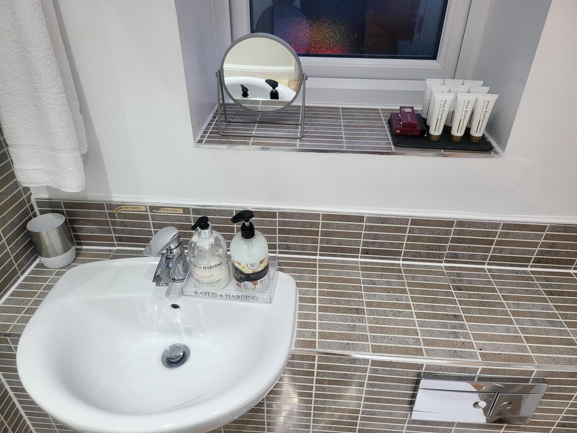 Garland Modern Apartment, Dartford 1 With Parking Extérieur photo